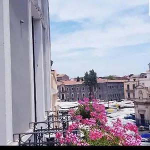 https://fera-o-luni.catania-hotels.net